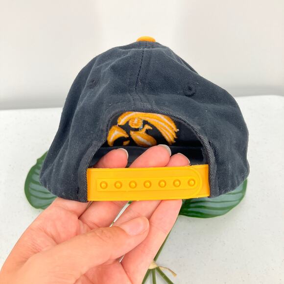 Top Of The World Black Iowa Hawkeye University Snap Back Flat Bill Youth Hat Cap - Picture 8 of 12